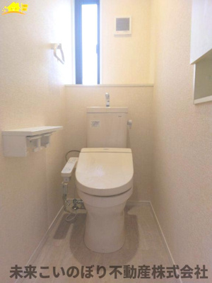 【トイレ】 | 古河市原町中古戸建て | シンプルな機能を搭載したトイレ。家族みんなが使う場所だからこそ清潔にこだわりたいですね。