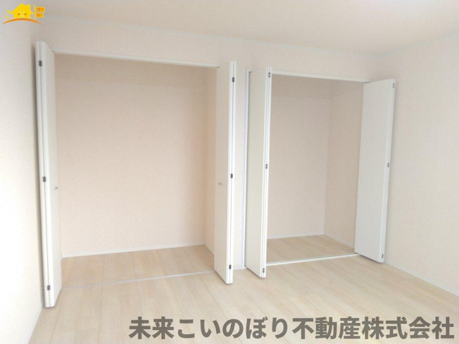 【収納】 | 古河市原町中古戸建て | たっぷり収納力のあるクローゼットです！
余計な家具を置かずに済みます！