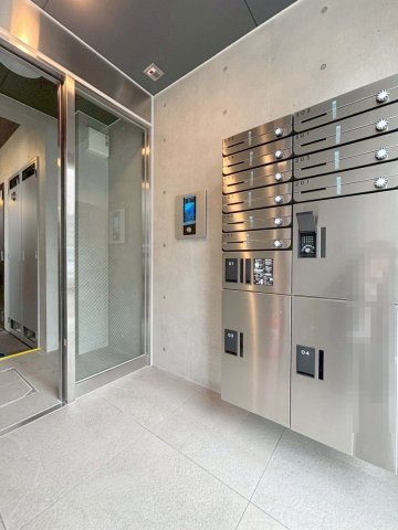 「防音マンション」VORT上北沢レジデンスのエントランス|建物の内部です