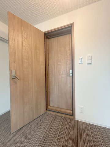 「防音マンション」VORT上北沢レジデンスの内装|2重の防音扉になります