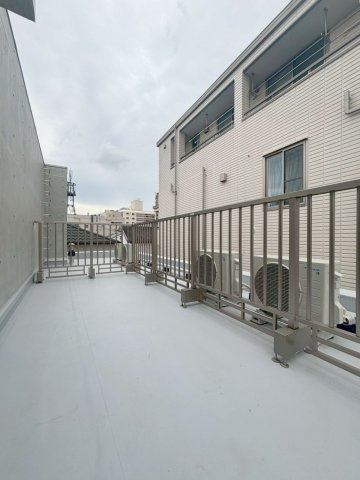 「防音マンション」VORT上北沢レジデンスのバルコニー|ルーフバルコニーです