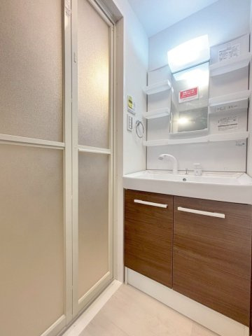 「防音マンション」VORT上北沢レジデンスの独立洗面台|使いやすい洗面所です