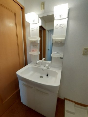 プリムラ　Ｂの洗面所|明るい洗面所です☆