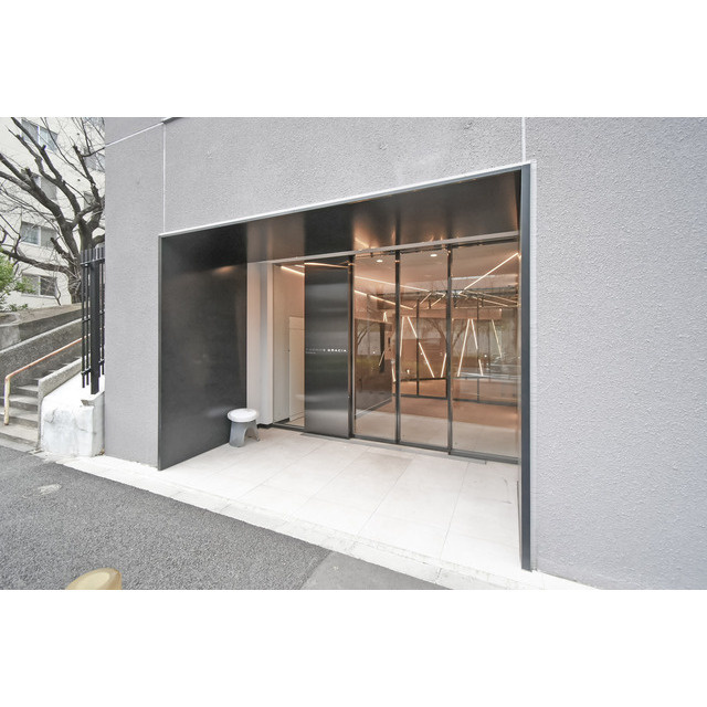 コスモグラシア池田山のエントランス