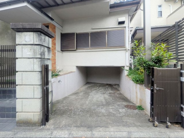 中川邸の駐車場