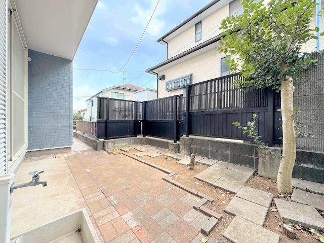 泉区白百合３丁目　中古戸建ての庭|◆お手入れのしやすいちょうどよいサイズ感のお庭付き。植栽や家庭菜園等多目的にご利用いただけるプライベート空間。