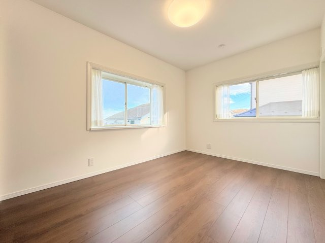 泉区白百合３丁目　中古戸建ての洋室|◆住宅ローンのご相談や周辺環境のご案内も含め、ローンに詳しい、地元に詳しいスタッフがお出迎えさせていただきます。お気軽にご相談ください。