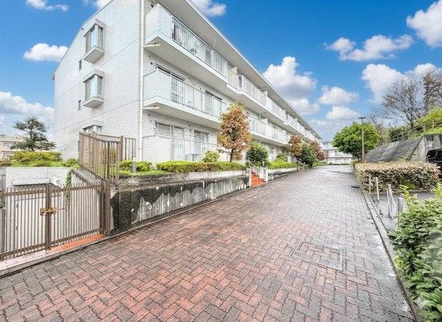 東戸塚緑の街四号棟の外観|◆富士山を遠望できるお部屋です。マンション敷地内には公園もあり静かな住環境が魅力の子育て世帯の方にご検討いただきやすい物件です。