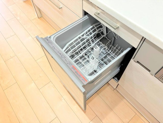 東戸塚緑の街四号棟のその他|◆食後の食器洗いは食洗機にお任せ！ご家族と団らんの時間を。家事の時短に効果大の食洗器付き。高温洗浄、節水効果もございます。
