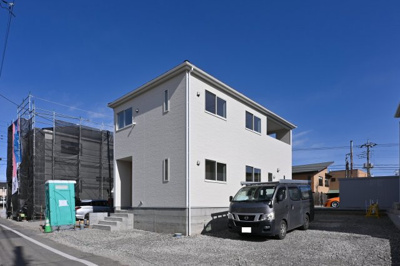 【外観】 | 太田市新田木崎町第10　アーネストワン　2号棟 | ついに建物完成いたしました！ぜひ一度ご見学ください♪
内覧希望はこちら→0120-367-660