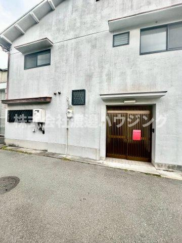 豊中市千成町１丁目のテラスのエントランス
