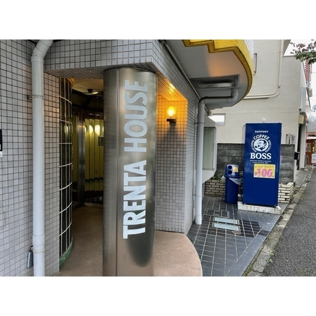 トレンタハウス八王子のエントランス