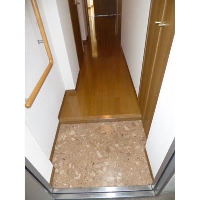 【玄関】 | パルウッド両国 | 手摺付の玄関