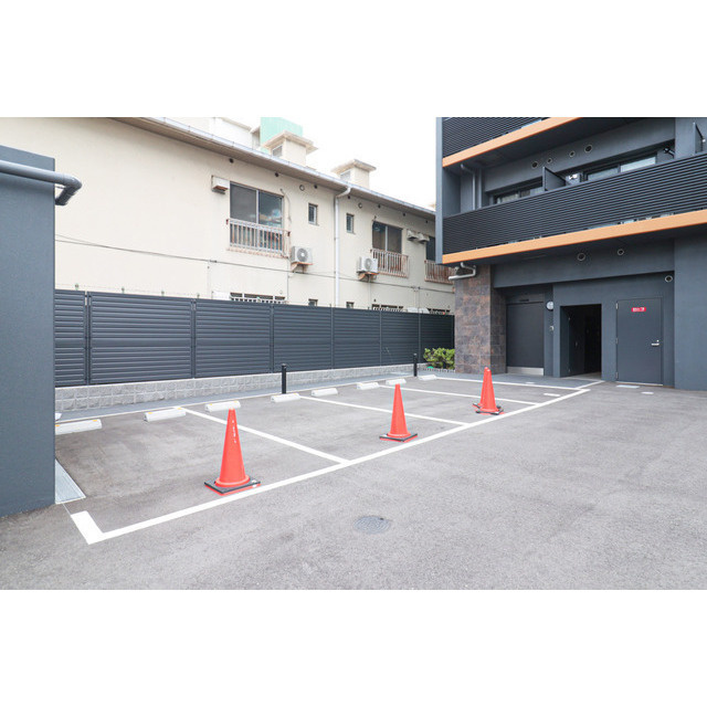 ワールドアイ難波City Gateの駐車場