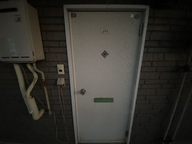 長岡市中沢２丁目のアパートの玄関