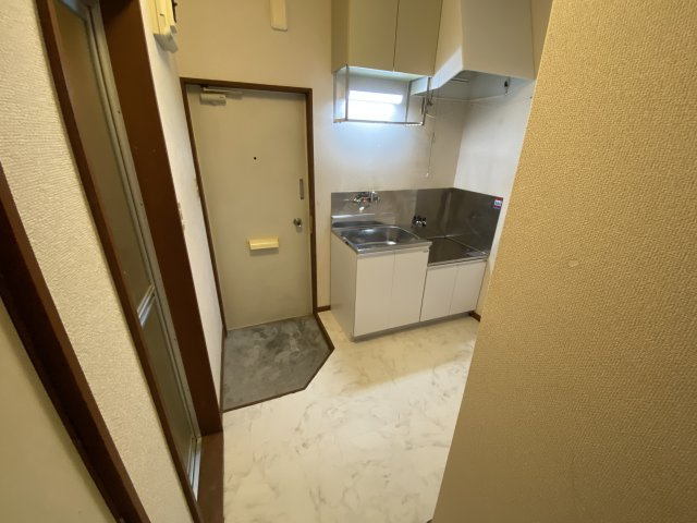 長岡市中沢２丁目のアパートのキッチン