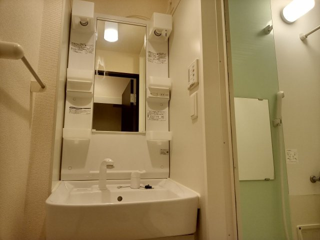 レオネクストアブリール天満の内装|独立洗面台