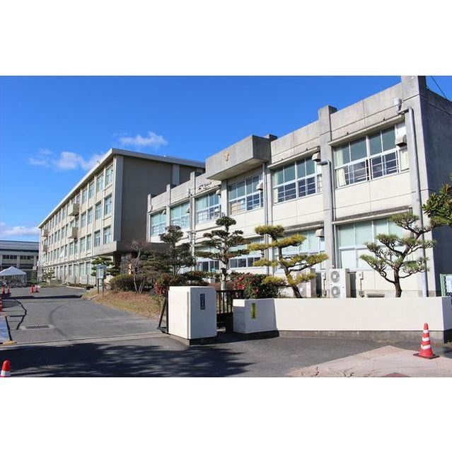 Ｇｒａｎｄ　ｃｈａｒｉｏｔの周辺|境川中学校