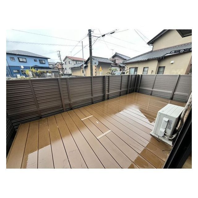 Ｇｒａｎｄ　ｃｈａｒｉｏｔのバルコニー|ウッドデッキ