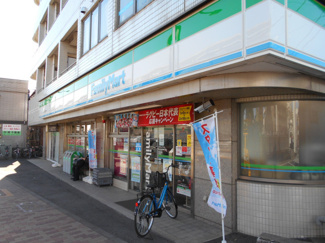 ファミリーマート 玉川上水駅南口店まで150ｍ