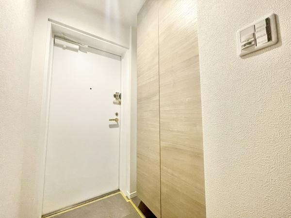 ファミール鷺沼の玄関|玄関にはシューズボックスもございます