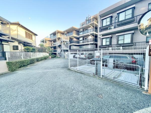 【駐車場】 | ファミール鷺沼 | 空き状況に関しましてはお気軽にお問合せ下さいませ。
