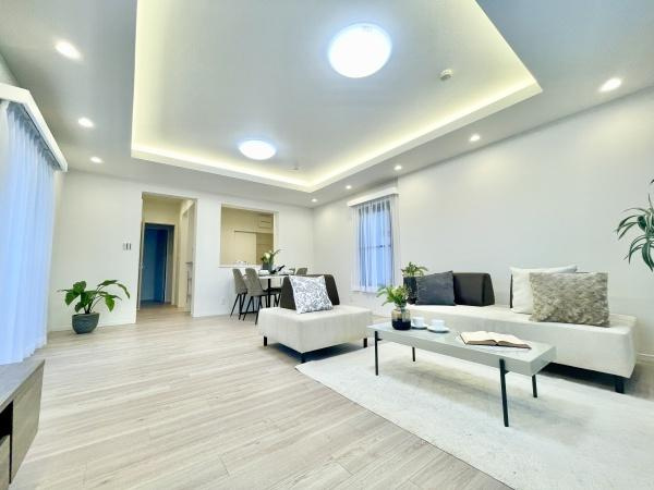 【居間・リビング】 | ファミール鷺沼 | キッチンからリビングダイニングまで見渡せて、ご家族のコミュニケーションも取りやすい間取りです♪