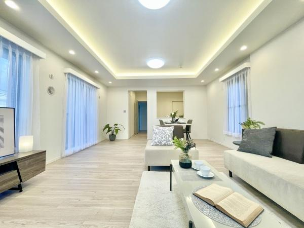 【居間・リビング】 | ファミール鷺沼 | 窓からの日差し・風・すべてが心地よくゆったりとした時間を過ごせます♪
