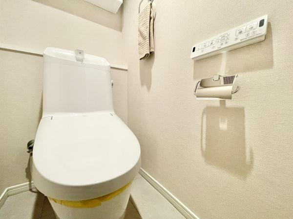 ファミール鷺沼のトイレ|明るくて広い落ち着いた色合いのトイレです！