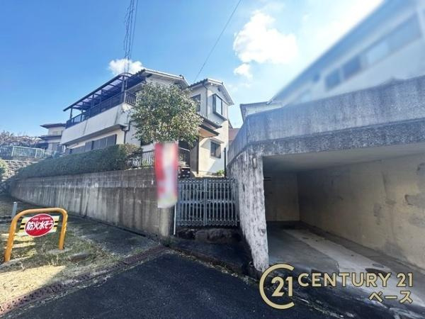 生駒郡平群町北信貴ケ丘２丁目　一戸建の外観|近鉄生駒線「竜田川駅」徒歩１０分で昭和５９年建築の物件です！お気軽にお問い合わせください。