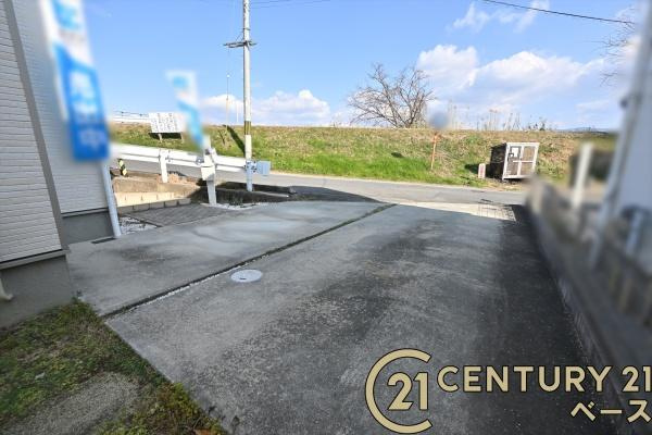磯城郡三宅町石見　一戸建の駐車場|■現地撮影写真■駐車スペースは３台可！来客時なども安心です！