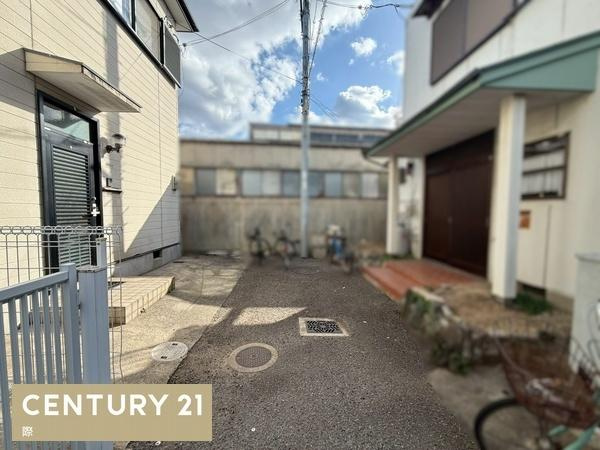 和歌山市手平3丁目　中古戸建の前面道路含む現地写真