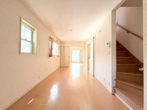 横浜市保土ケ谷区神戸町の中古一戸建の居間・リビング