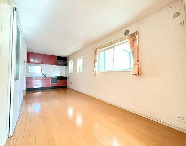 横浜市保土ケ谷区神戸町の中古一戸建の居間・リビング