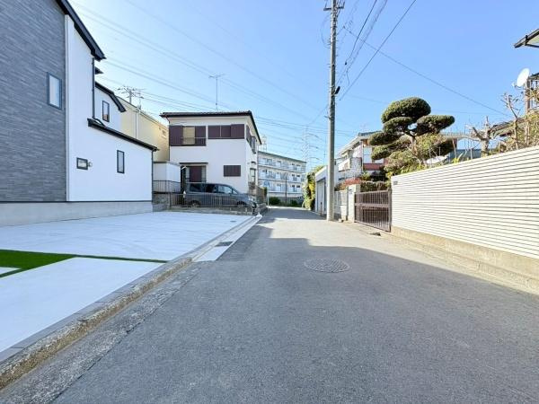 横浜市港南区下永谷５丁目の新築一戸建の前面道路含む現地写真