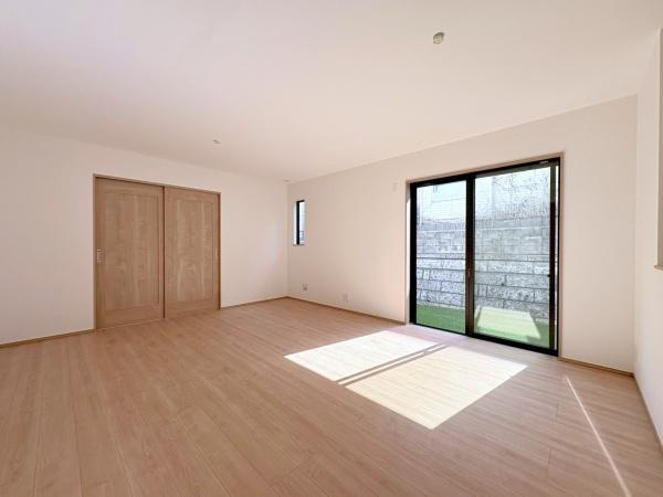 横浜市港南区下永谷５丁目の新築一戸建の居間・リビング