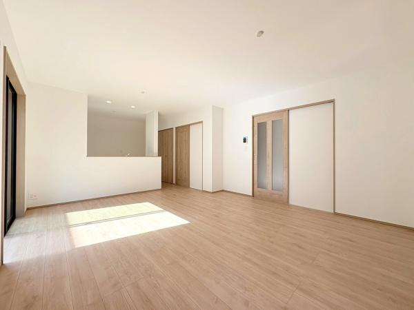 横浜市港南区下永谷５丁目の新築一戸建の居間・リビング