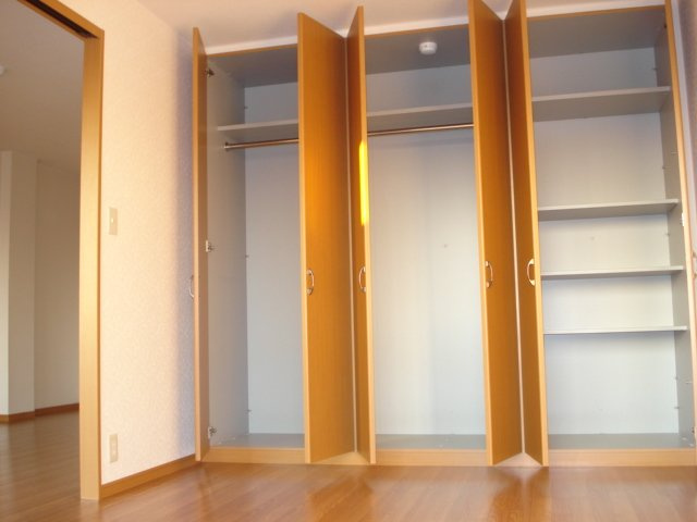 【収納】 | コンフォートヒルズ | 洋室①収納