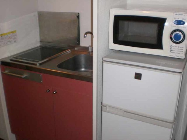 レオパレス川端のキッチン|電子レンジ・冷蔵庫(現況優先)