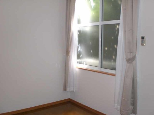 レオパレス川端の居間・リビング|一階はフローリング仕様