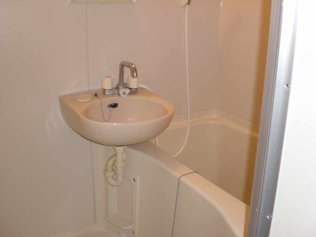 レオパレス川端の浴室|現況優先
