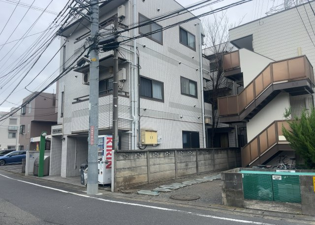【外観】 | パレ・ドール淵野辺 | 隣家の土地はどうなっているのか、生活利便施設が近くにあるのか、学校まで近いかなど、お客様のライフスタイルにあわせたイメージが重要です。また、近くにあると困る施設が近くにないかも確認するといいでしょう。