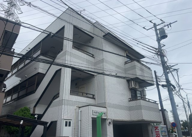 【外観】 | パレ・ドール淵野辺 | 景色重視でお家選ぶをするとスーパーが遠い！学校が遠い！など生活をするうえで利便性で困ることもあります。まず一度現地を見学する際に、周辺の施設などがあるかを確認し、暮らし始めた後のことを想像しましょう。
