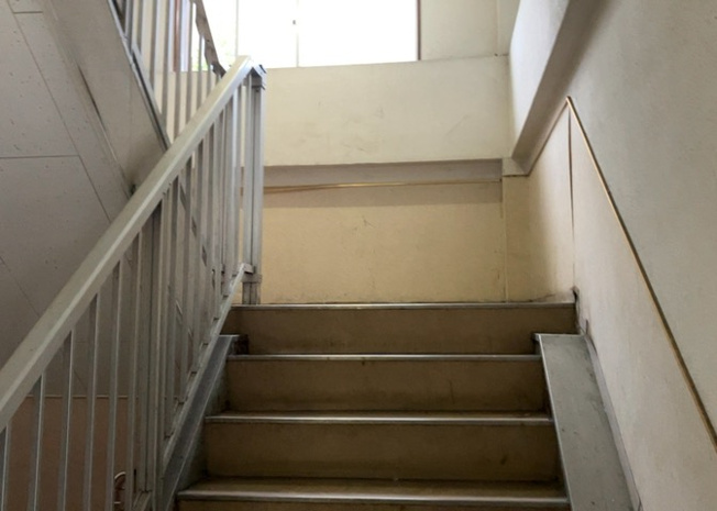 【その他共用部分】 | サンアベニューめじろ台 | 共用部分は、一棟の建物に住む区分所有者全員が共同で所有するとし、共用部分の管理、補修などは、区分所有者で形成される管理組合が行います。個人の判断で勝手に変更することはできませんので覚えておきましょう。