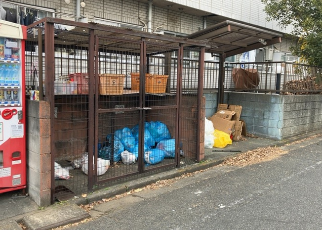 【設備】 | サンアベニューめじろ台 | 共有部分は、住民なら誰もが使える設備のこと。例えば駐車場やエレベーター、インターネット設備、セキュリティ設備などがあります。他にも、マンションの廊下・外部階段やエントランス・ゴミ置き場などがあります。