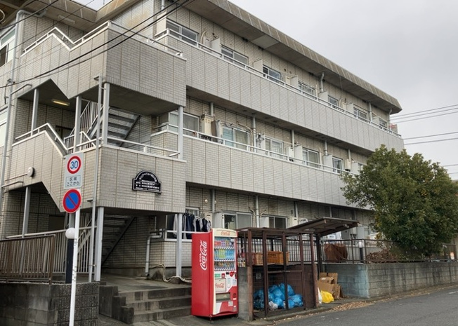 【外観】 | サンアベニューめじろ台 | マンションの外観は非常に重要なポイントです！外観の善し悪しは資産価値に大きな影響を与えます。外観のいいマンションを購入することで、高値で売却がしやすく、買い手が見つかりやすいというメリットがあります。