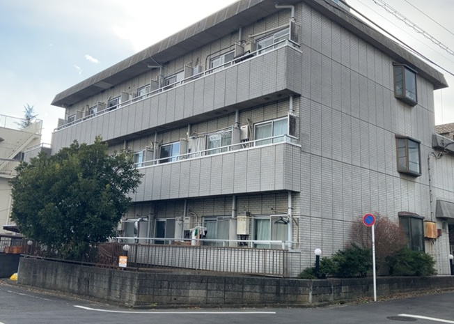 【外観】 | サンアベニューめじろ台 | 眺望の良さを楽しめるダイニングキッチンで家族団らんの時間を過ごしてはいかがでしょうか。バルコニーから見える景色を家族で眺める時間は、時間が経つのを忘れてしまいそうですね。是非、現地を見に行きましょう！