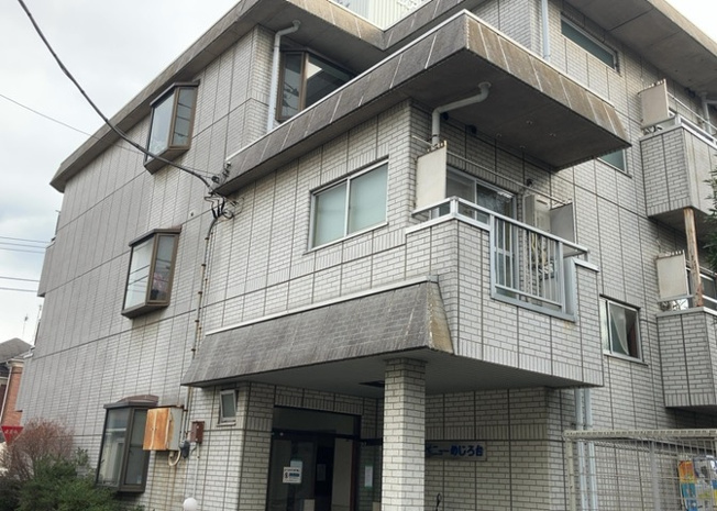 【外観】 | サンアベニューめじろ台 | ＳＲＣ造は強度や耐震性の面でもRC造と比べて優れています。そのため、10階建以上の高層または超高層マンションなどの建築にも多く採用されています。柱や梁などのサイズが小さくても高い耐震性を確保できます。