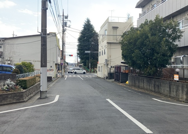 【展望】 | サンアベニューめじろ台 | 眺望の良さを楽しめるダイニングキッチンで家族団らんの時間を過ごしてはいかがでしょうか。バルコニーから見える景色を家族で眺める時間は、時間が経つのを忘れてしまいそうですね。是非、現地を見に行きましょう！