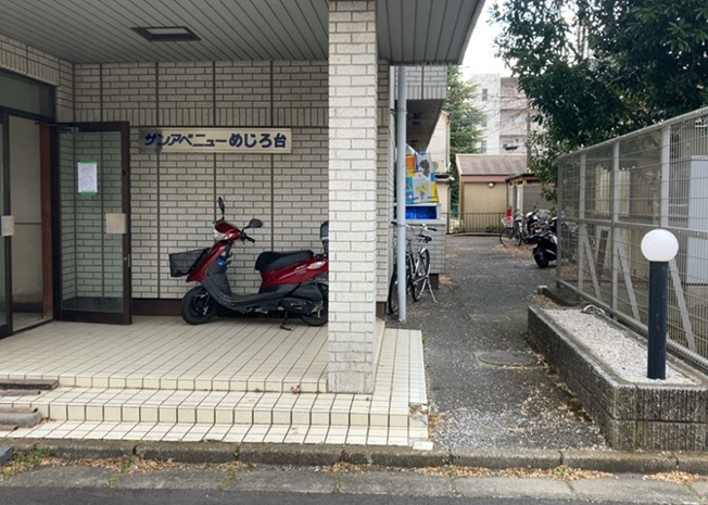 【駐輪場】 | サンアベニューめじろ台 | マンションの駐輪場は、事前に空きがあるか確認を取ると安心です。せっかく入居したのに駐輪スペースがない！なんてことになったら大変ですよね。そこで、内見時や購入前にはまず事前に確認しておくと良いでしょう。